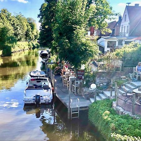 Gaestehaus Kajuete Direkt Am Wasser Friedrichstadt Ngoại thất bức ảnh