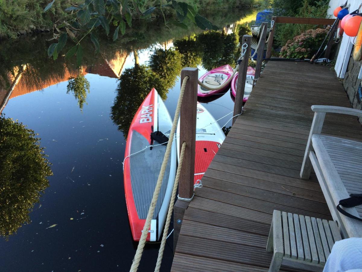 Gaestehaus Kajuete Direkt Am Wasser Friedrichstadt Ngoại thất bức ảnh