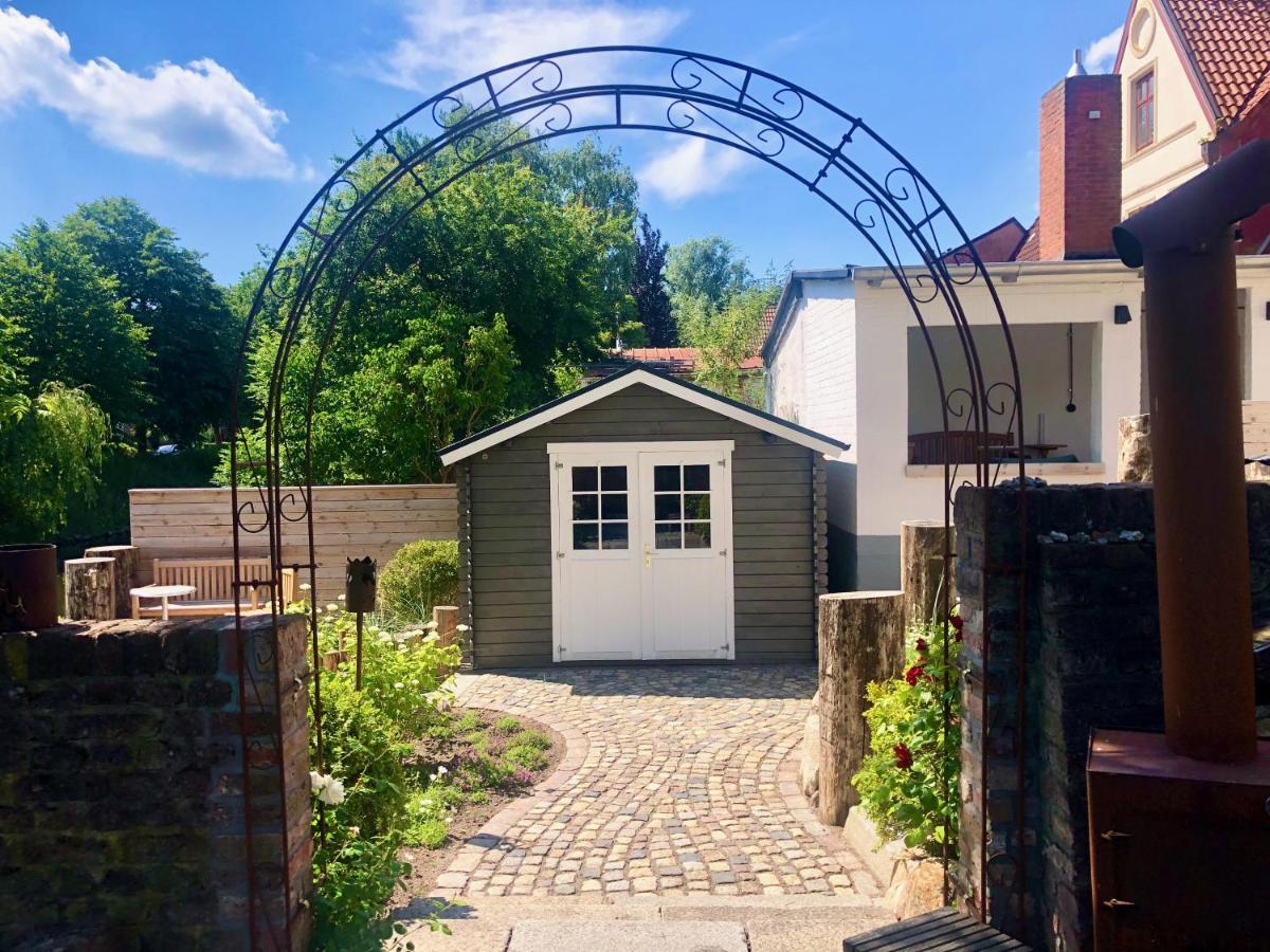 Gaestehaus Kajuete Direkt Am Wasser Friedrichstadt Ngoại thất bức ảnh
