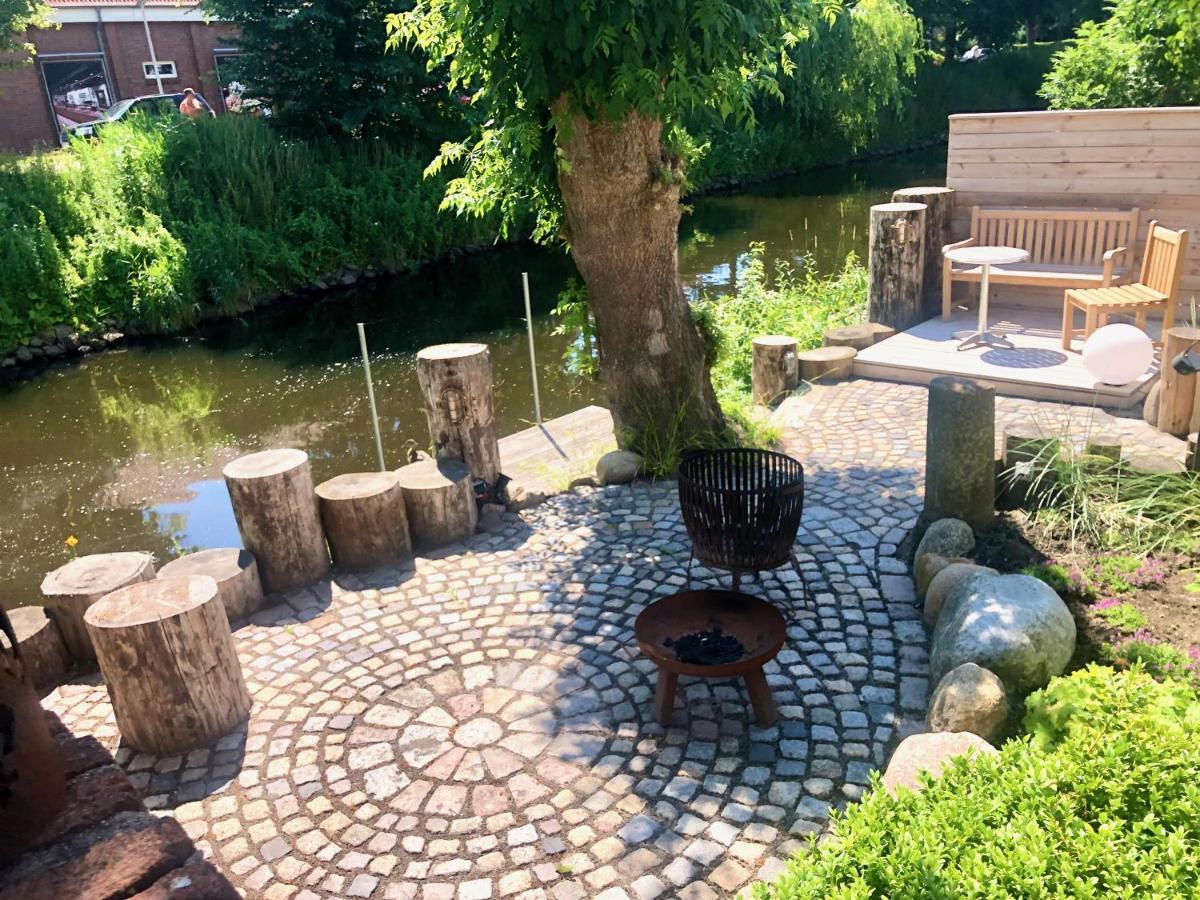 Gaestehaus Kajuete Direkt Am Wasser Friedrichstadt Ngoại thất bức ảnh