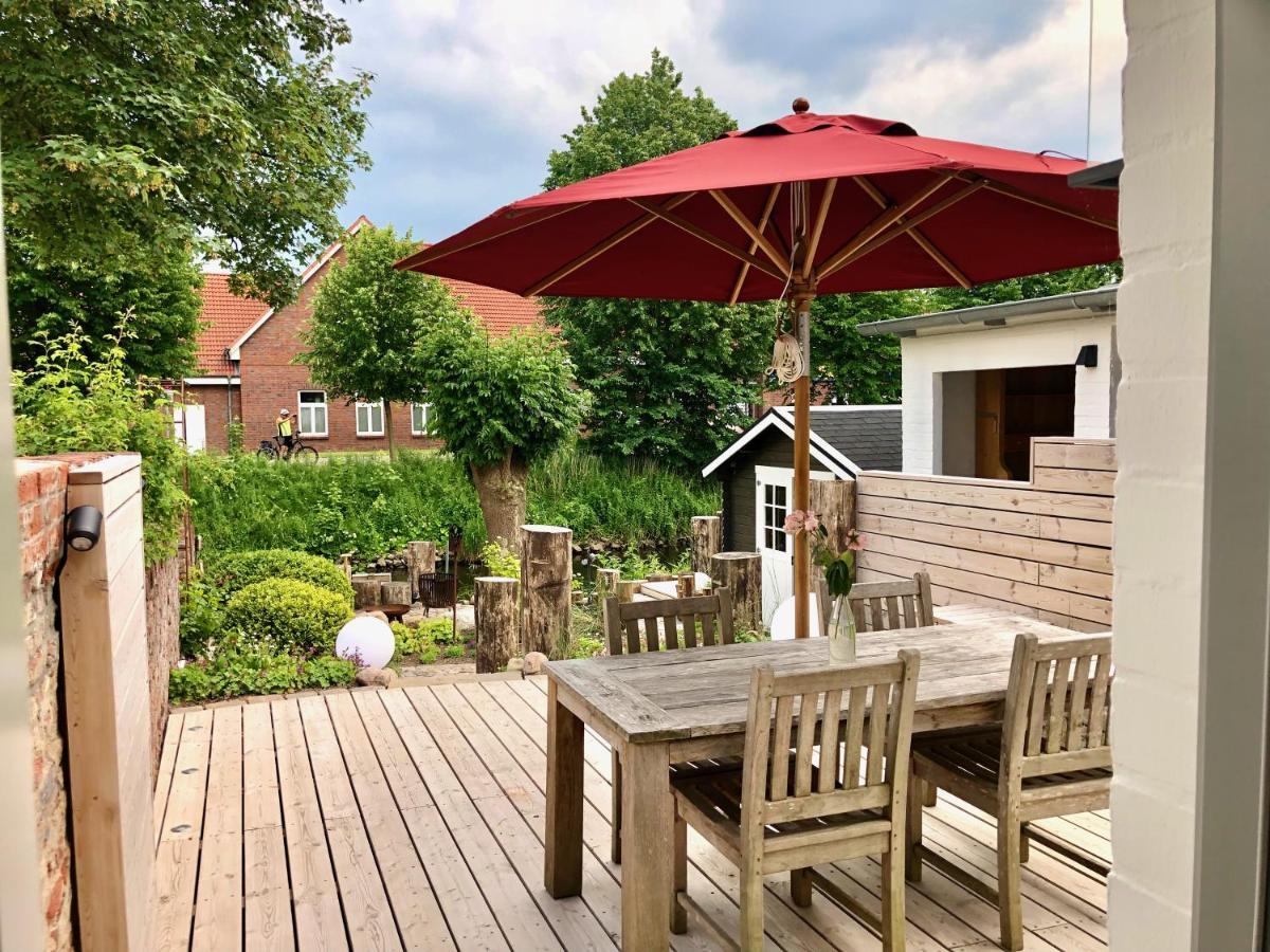 Gaestehaus Kajuete Direkt Am Wasser Friedrichstadt Ngoại thất bức ảnh