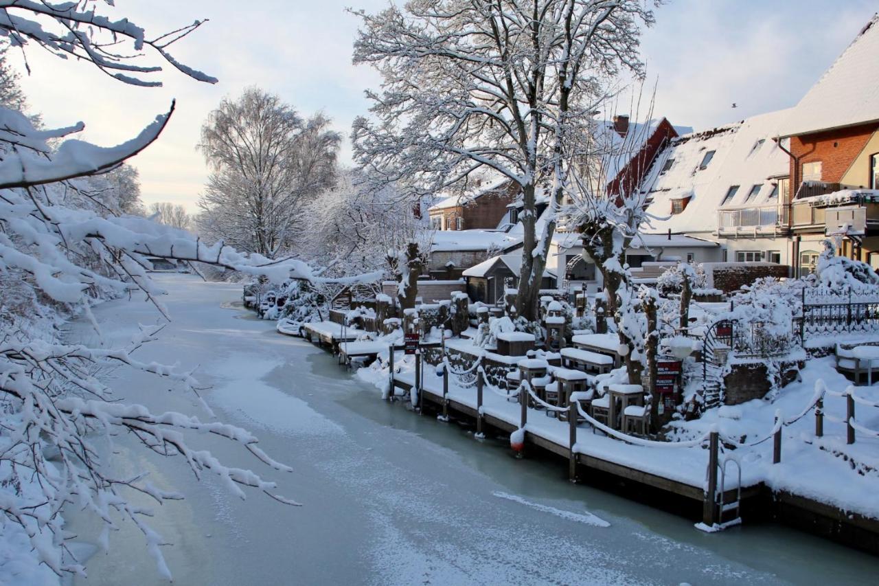 Gaestehaus Kajuete Direkt Am Wasser Friedrichstadt Ngoại thất bức ảnh