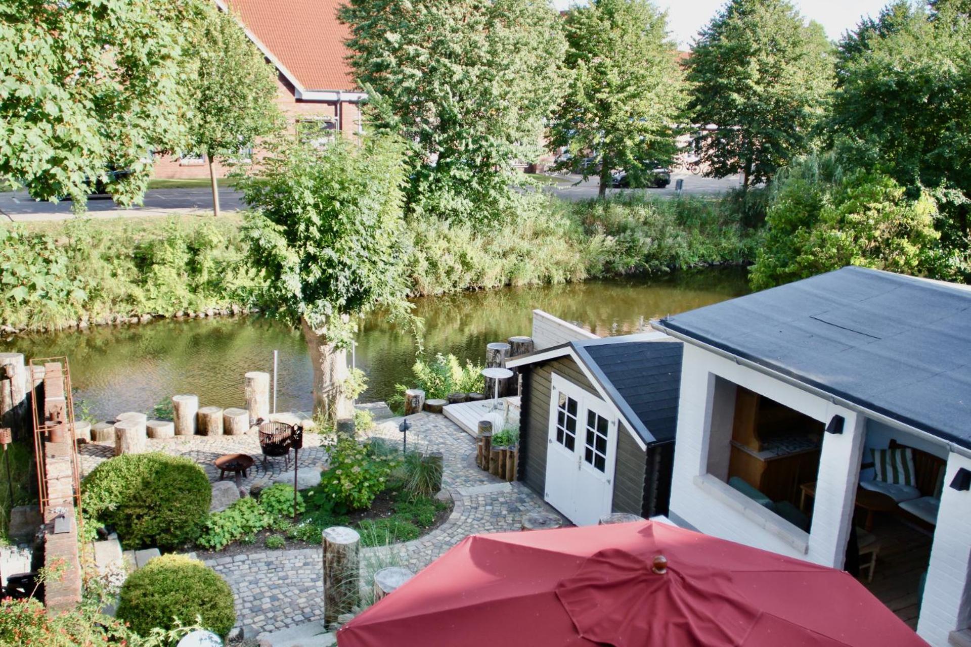 Gaestehaus Kajuete Direkt Am Wasser Friedrichstadt Ngoại thất bức ảnh